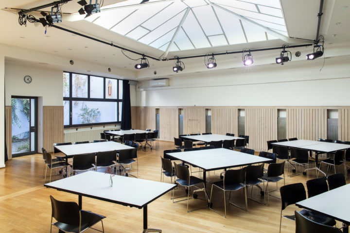 Inselbestuhlung im Saal