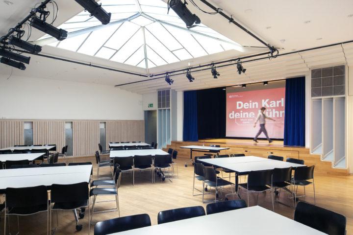 Inselbestuhlung im Saal (8-10 Pers./Insel)